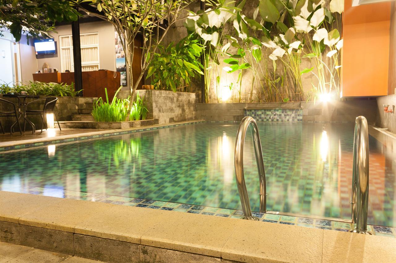 Hotel Griya Regato Jakarta Exterior foto